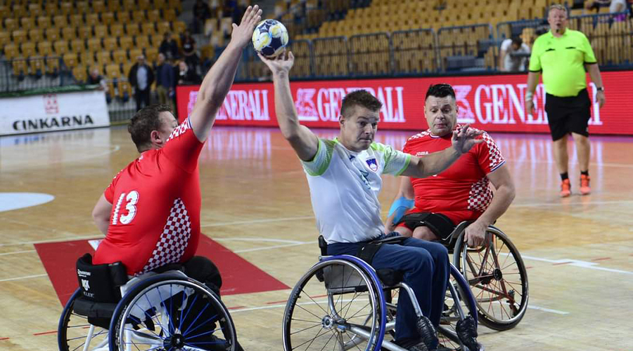 IHF Explaining the FouraSide Wheelchair Handball rules before the